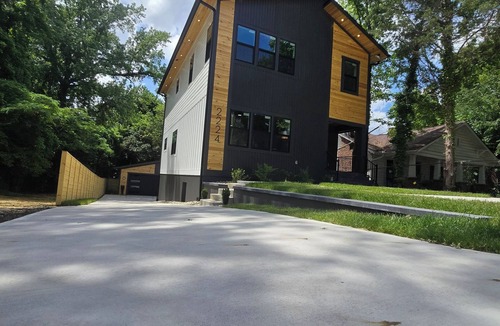 Charlotte House | Luxury 5BR Charlotte Home, Near uptown & Airport!