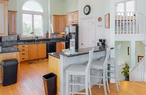 Pine Island House | Luxury 5BR | Private Pool | Hot Tub | Deck