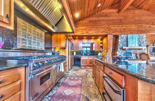 Deer Valley House | Luxury Amenities, Media & Workout Rooms, Private Hot Tub + BBQ!