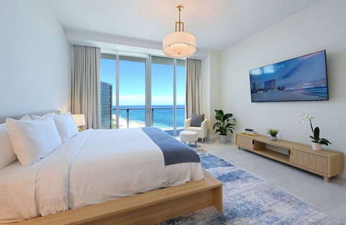 Singer Island Hotel | Luxury Beachfront Fully Furnished Penthouse in Singer Island!