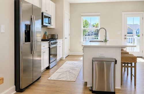 Bayside House | Luxury Coastal Townhome Steps from Clubhouse/Pools