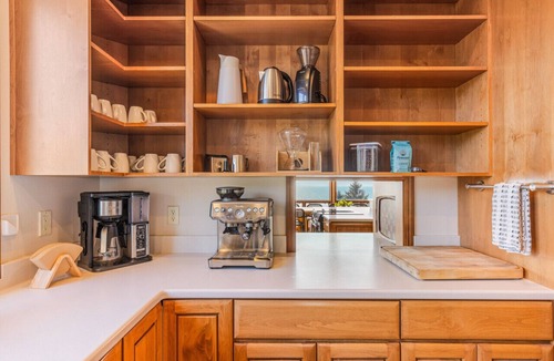 Rockaway Beach House | Luxury hillside home w/panoramic ocean & Twin Rock views, Spa & hot tub