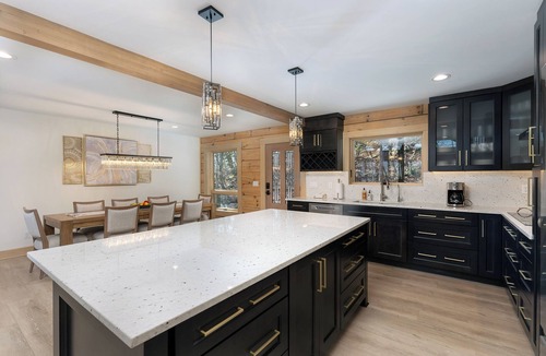 Laurel Ridge Cabin | Luxury Log Cabin, Sleeps 12, Hot Tub + Game Room, Lake Views; Near Asheville