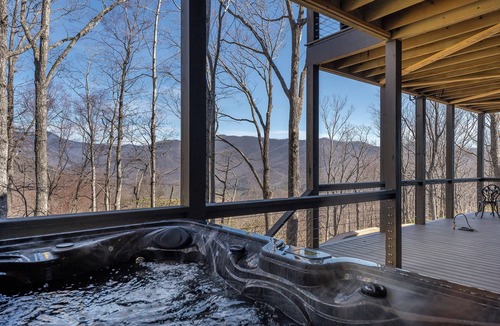 Laurel Ridge Cabin | Luxury Log Cabin, Sleeps 12, Hot Tub + Game Room, Lake Views; Near Asheville