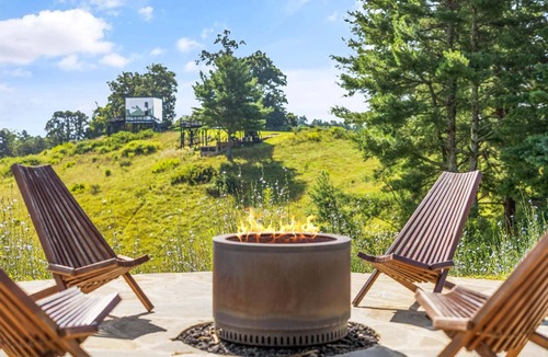 Marshall Cabin | Luxury Mirrored Cabin & Hot Tub