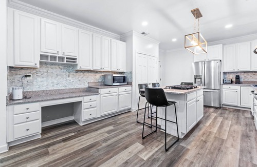 Upper Marlboro House | Luxury modern mansion/Cabin Near Washington DC-on over 4 Acres of private land.