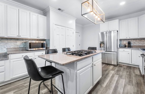 Upper Marlboro House | Luxury modern mansion/Cabin Near Washington DC-on over 4 Acres of private land.