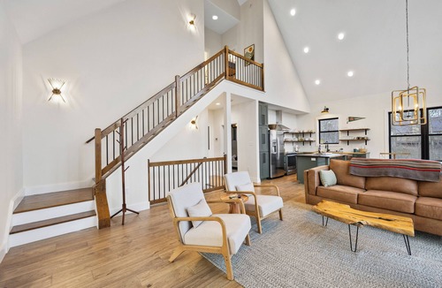 Mount Jackson Cabin | Luxury mountain cabin with year-round views, hot tub, arcade, fire pit and more.