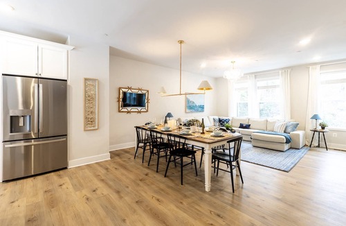 Parole House | Luxury Townhome Mins to Downtown Annapolis, w Multiple EnSuite Bedrooms & Parking
