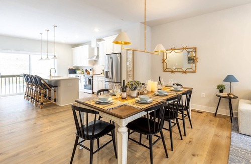 Parole House | Luxury Townhome Mins to Downtown Annapolis, w Multiple EnSuite Bedrooms & Parking