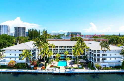 Boca Raton Apartment | Luxury Waterfront Boca with Pool, Hot Tub and Boat Views
