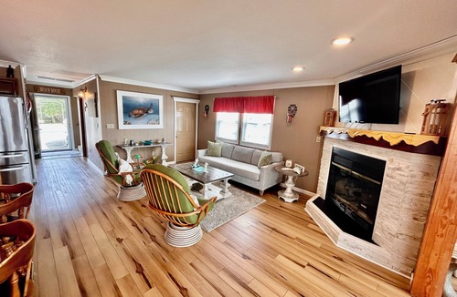 Colington Harbour House | MadHouse - Canal Front, Dock, Pool, TikiBar & PickleBall