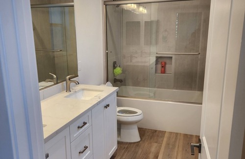 Paramount House | Madison's Place Cozy & Comfortable Modern Home
