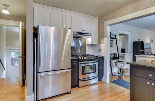 Hough House | Main Street Retreat! Urban Cottage in Vancouver