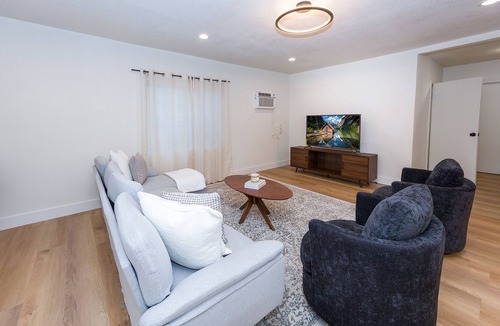Pico - Robertson House | Marvelous 3-bedroom Condo in Beverly Hills