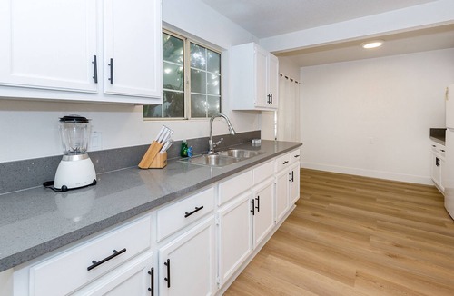 Pico - Robertson House | Marvelous 3-bedroom Condo in Beverly Hills
