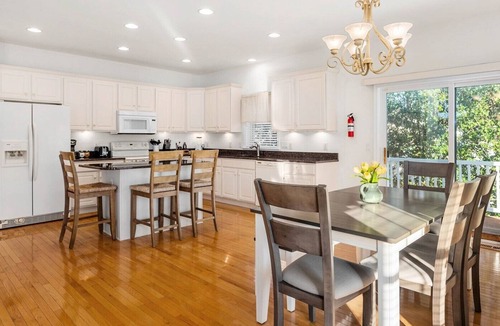 Little Salisbury House | Mediterranean Dr 9104, Bayside