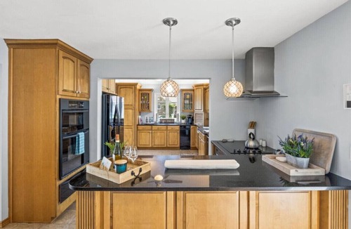 Hilton House | MM Properties Lake Ontario: Summer Breeze R26-28