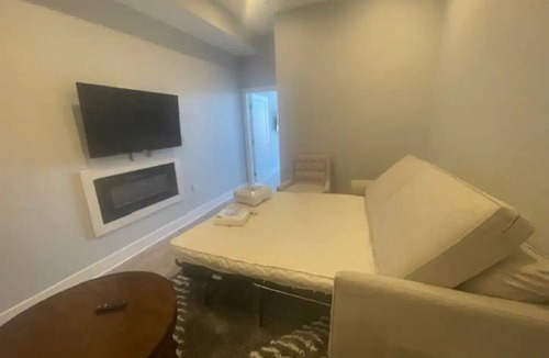 H Street Corridor Apartment | Modern 1-BR/1-BA near Capitol Hill - U3