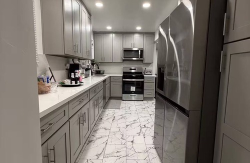 Los Angeles House | Modern 2BR Home, SoFi, LAX, Parking, Fast WiFi