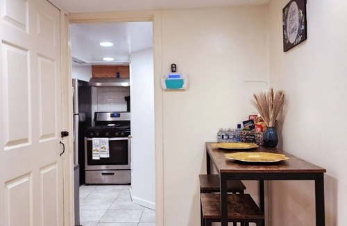 Queens Apartment | Modern 2BR - Ideal for Med Rotations & Biz Trips