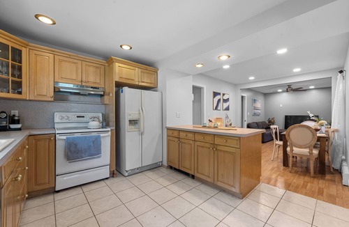 Long Island Apartment | Modern 2BR in Hauppauge Near LIRR, Airport & Stony Brook