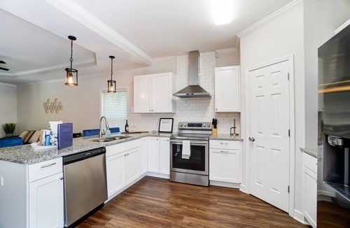 Ponderosa - Wingate House | Modern 3bed/2bath House near Charlotte Uptown and airport!