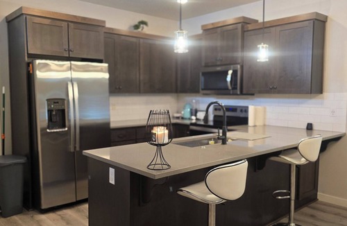 Morningside House | Modern 3Bedroom-King's Private Master Room with Stylish Private Bathroom