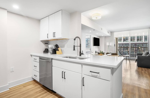 Crystal City Apartment | Modern Arlington Apt | Steps from Metro