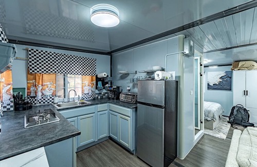 True Cabin | Modern Foldable Container Home with Mountain Views near Pipestem Resort, West Virginia