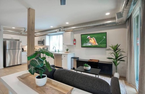 North Mountain House | Modern Industrial Container