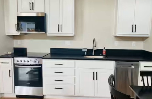 Anacortes Cottage | Modern & Light Filled 1-bedroom private garden cottage with AC in Anacortes
