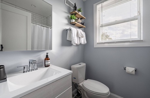 Fort Dupont House | Modern LUXURY 4 BR 7 BED TOWNHOME Near Transportation