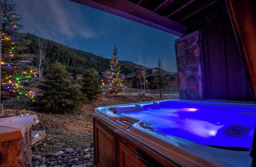 Keystone House | Modern Mountain Escape - Walk to Lifts - Private Hot Tub, Views, Work-Friendly