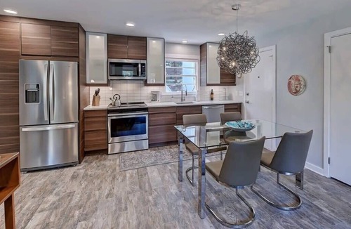 Cherry Condo | Modern Myers Park 1BR · Ground Floor · Free Parking · near Atrium CMC & Uptown