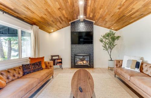 Tierra Del Mar House | Modern Oregon Cottage w/Hot Tub: Walk to Beach!