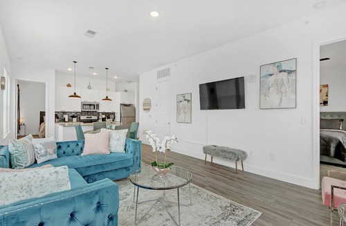 Castleberry Hill Apartment | Modern Retreat Charming 2-bedroom apart in the heart of Atlanta. LOCATION!
