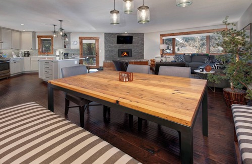 Mountain House Condo | Modern Sophisticated Chic, Walk to Slopes, Waterfront condo In the heart of Keystone