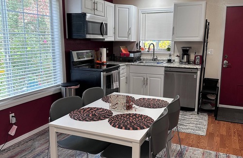 Corvallis House | Modern, Spacious, and Private 1BR Suite
