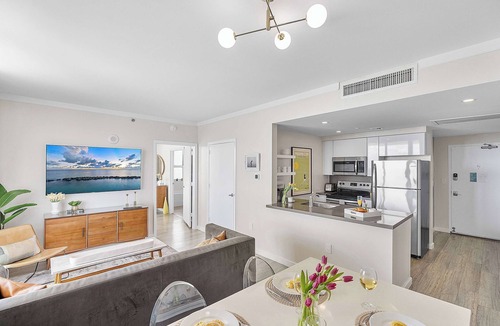 Coconut Grove Apartment | Modern Suite | Bayfront Pool + Rooftop Gym