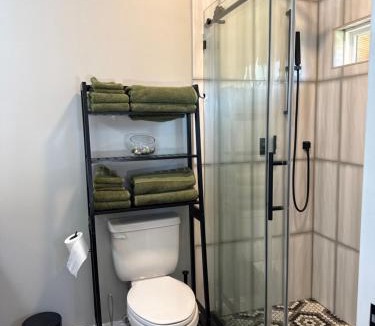Chattanooga House | Modern, Three-Bedroom House! 5 min from Downtown!