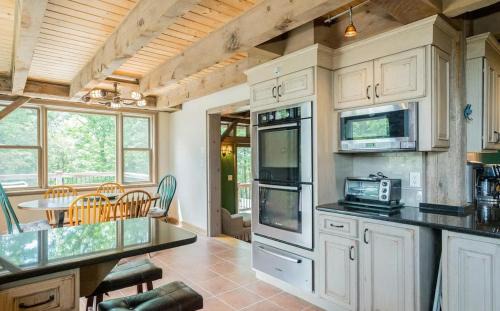 Rotterdam Junction Villa | Moonrise Rest A Historic Mohawk Valley Retreat