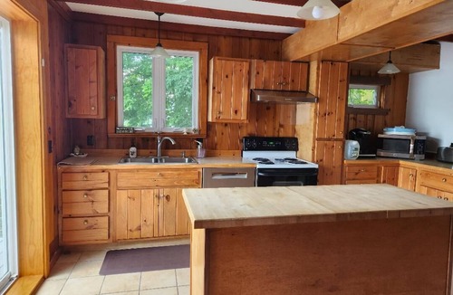 Hammondsport Cottage | Moonshine Cottage on the Lake. Relax, swim, fish or just enjoy the view.