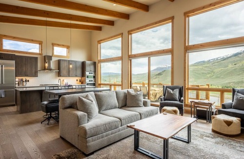 Silverthorne House | Moose Haven Hideaway- Dog Friendly Luxury Mountain Escape!