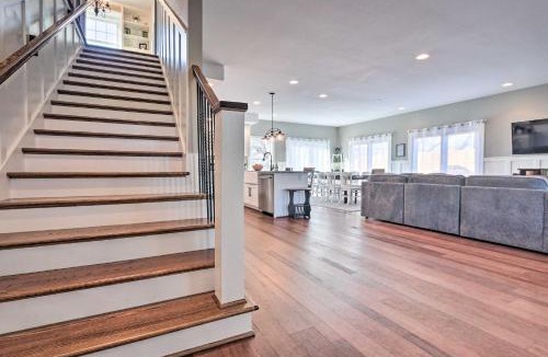 Lovettsville House | Morrisonville Manor w/Fire Pit & Hot Tub!