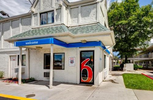 Arvada Plaza Area Hotel | Motel 6-Wheat Ridge, CO - West - Denver North