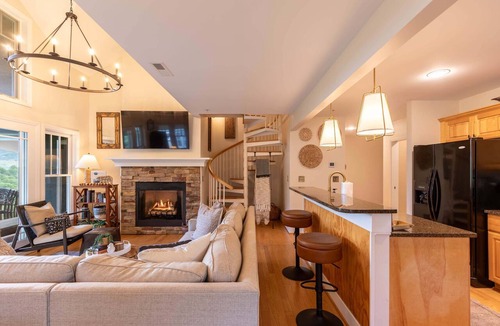 Foscoe Condo | Mount LiveJoy- two king suites, community amenities!