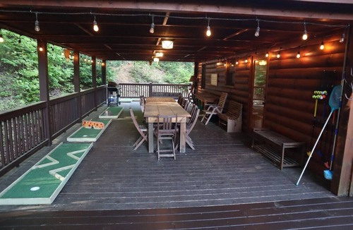 Morganton Cabin | Mountain Cabin|Covered Deck|Hot Tub|Wifi|Gameroom