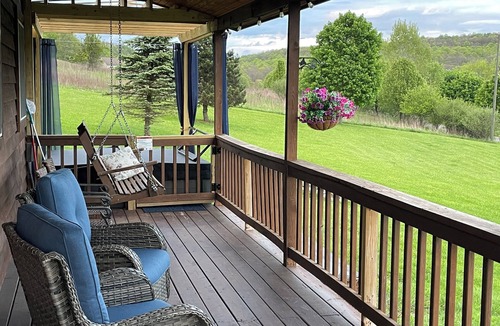 Bruceton Mills Cabin | Mountain Escape - Hot Tub - Fantastic Views - Fast Wifi - Games - Vet Owned