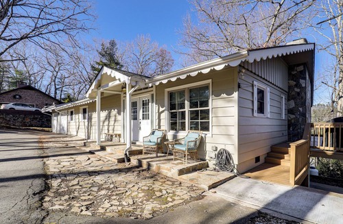 Spruce Pine House | ‘Mountain Golf’ Family Home w/Deck in Spruce Pine